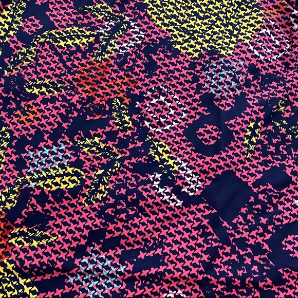 LulaRoe Classic Tee- Digital Multi Color Design M - Picture 5 of 7